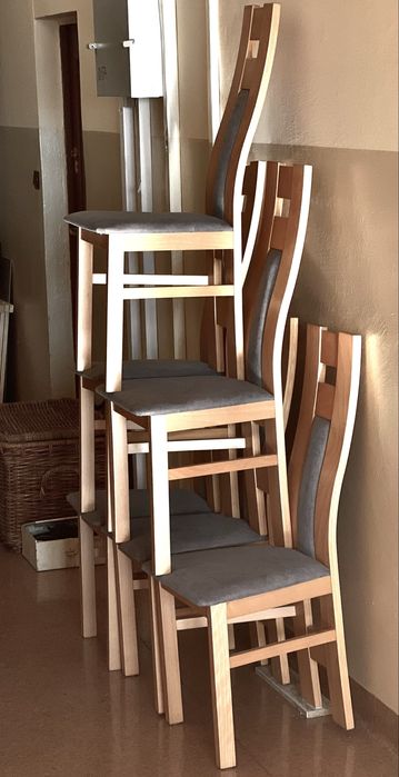 Komplet krzeseł używane bardzo sporadycznie co widac.