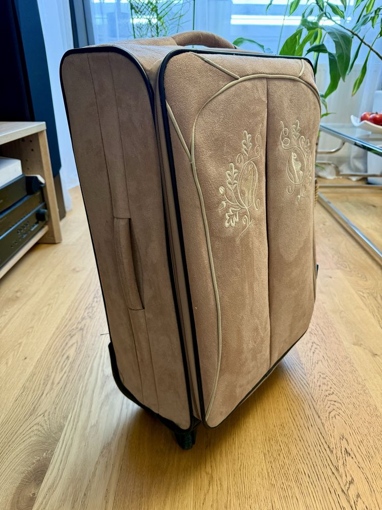 Śliczna elegancka zamszowa walizka duża  68x42x25 68 litrów