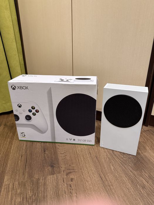 Xbox series s в идеальном сомтояние + аккаунт с играми и подпиской
