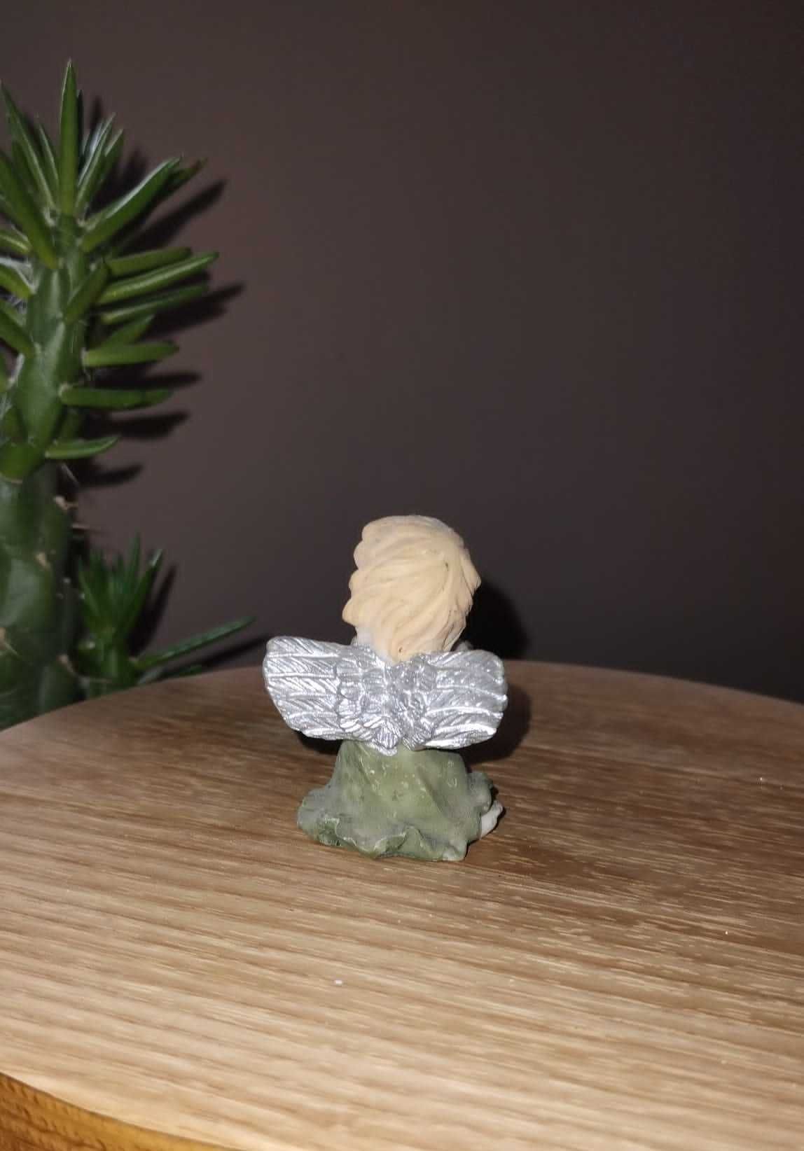 Aniołek z harfą, figurka, zielony Aniołek