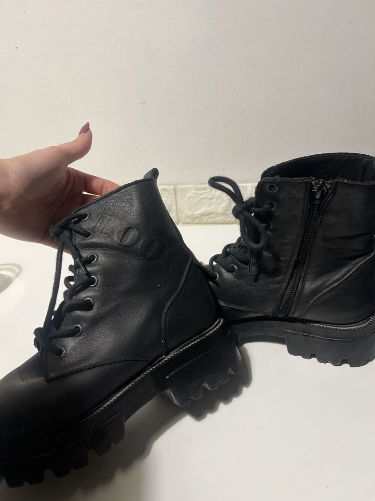 Botas/Botim pretas