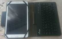 Tablet Samsung Galaxy Tab 4 + klawiatura medge + etui medge.