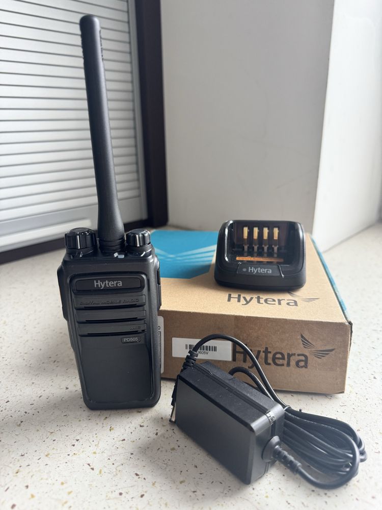 Dwa Radiotelefony cyfrowe DMR Hytera PD505