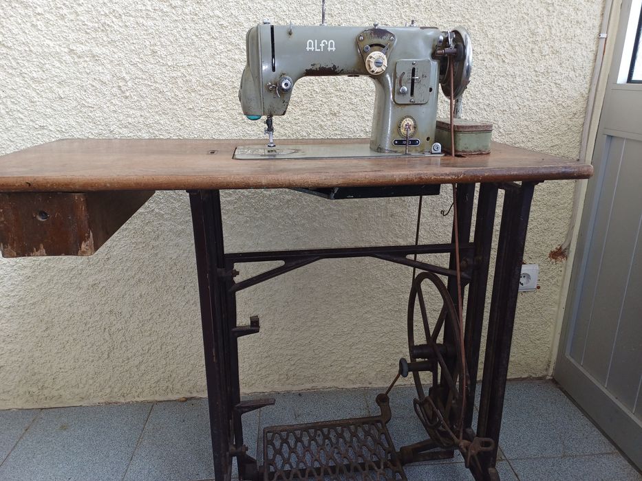 Máquina de costura ALFA