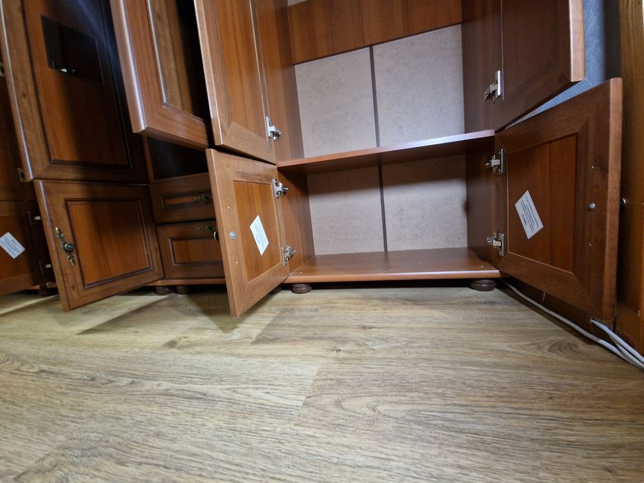 Шафа (201×190×36) з комодом (86×75×38) у гарному стані