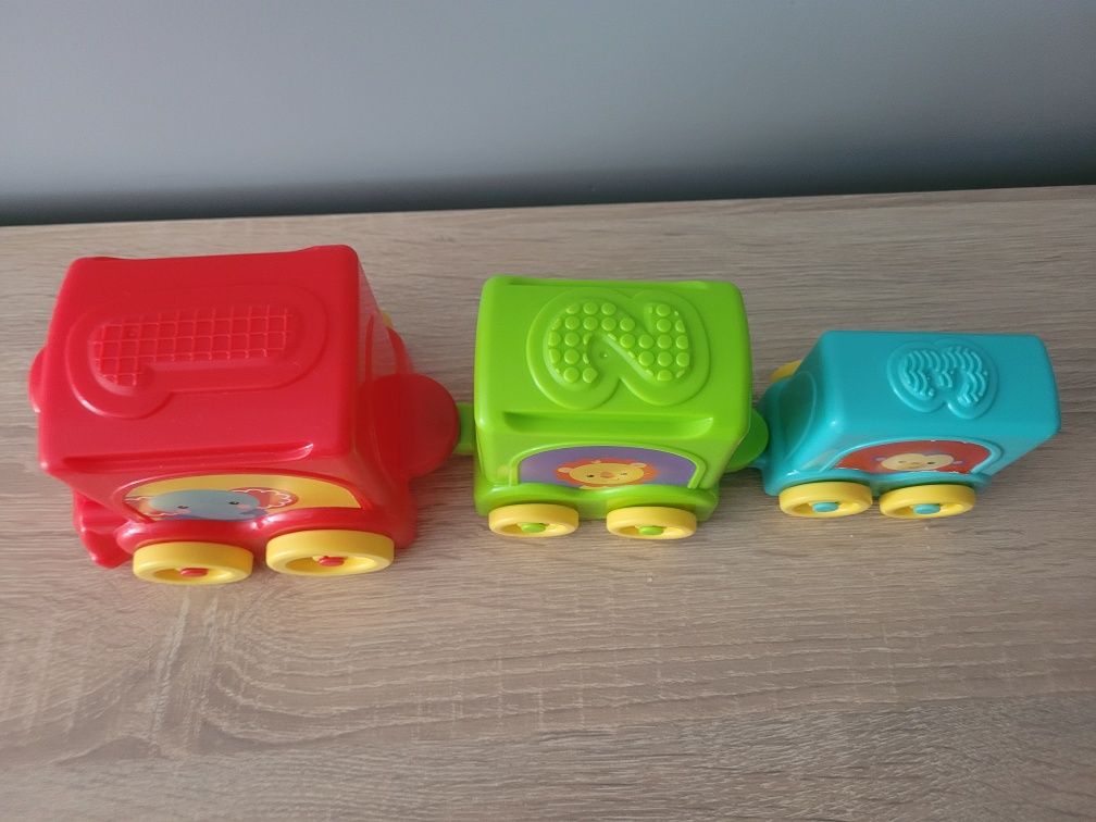 Pociąg Fisher-Price ze zwierzątkami.