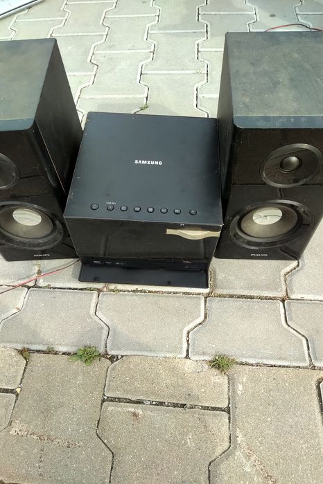 Wieża Samsung MM-E320. Głośniki Philips.