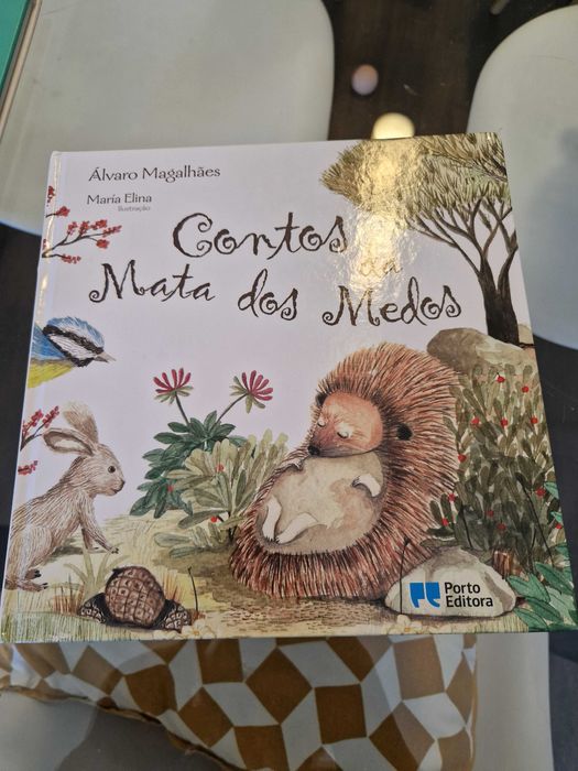 Livro " Contos da Mata dos Medos"- Álvaro Magalhães