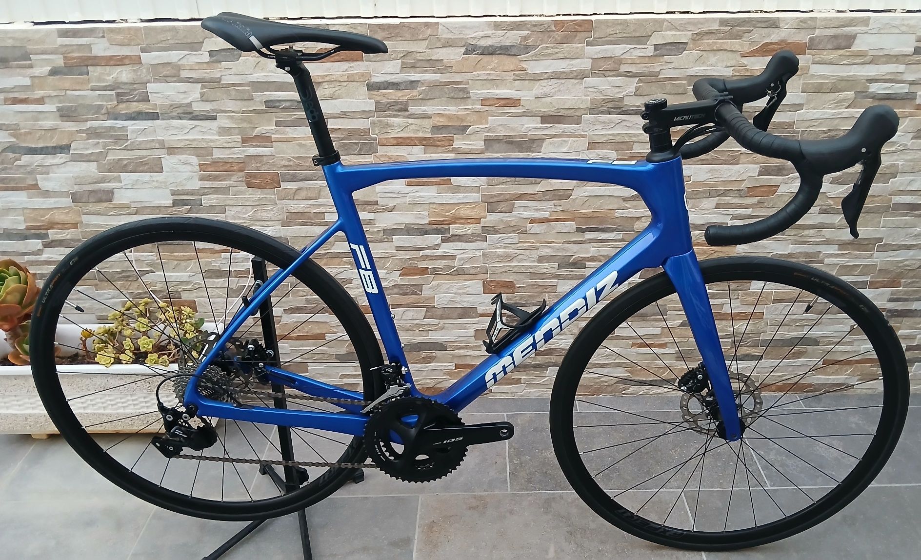 Bicicleta de estrada Em Carbono Mendiz F8 Disc,T:L 56" SEM RODAS
