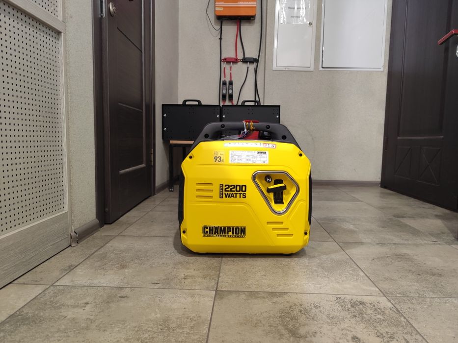 Новий генератор Champion 2200 92001I -EU