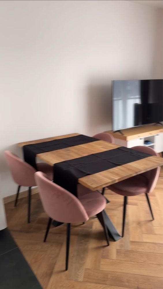 Drewniany stól na żeliwnej nodze + 4 krzesla