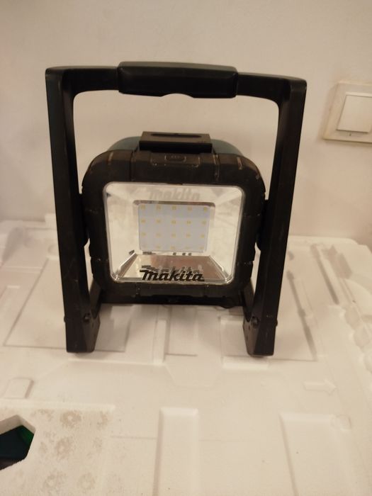 Lampa reflektor budowlany Makita dml 805 18V