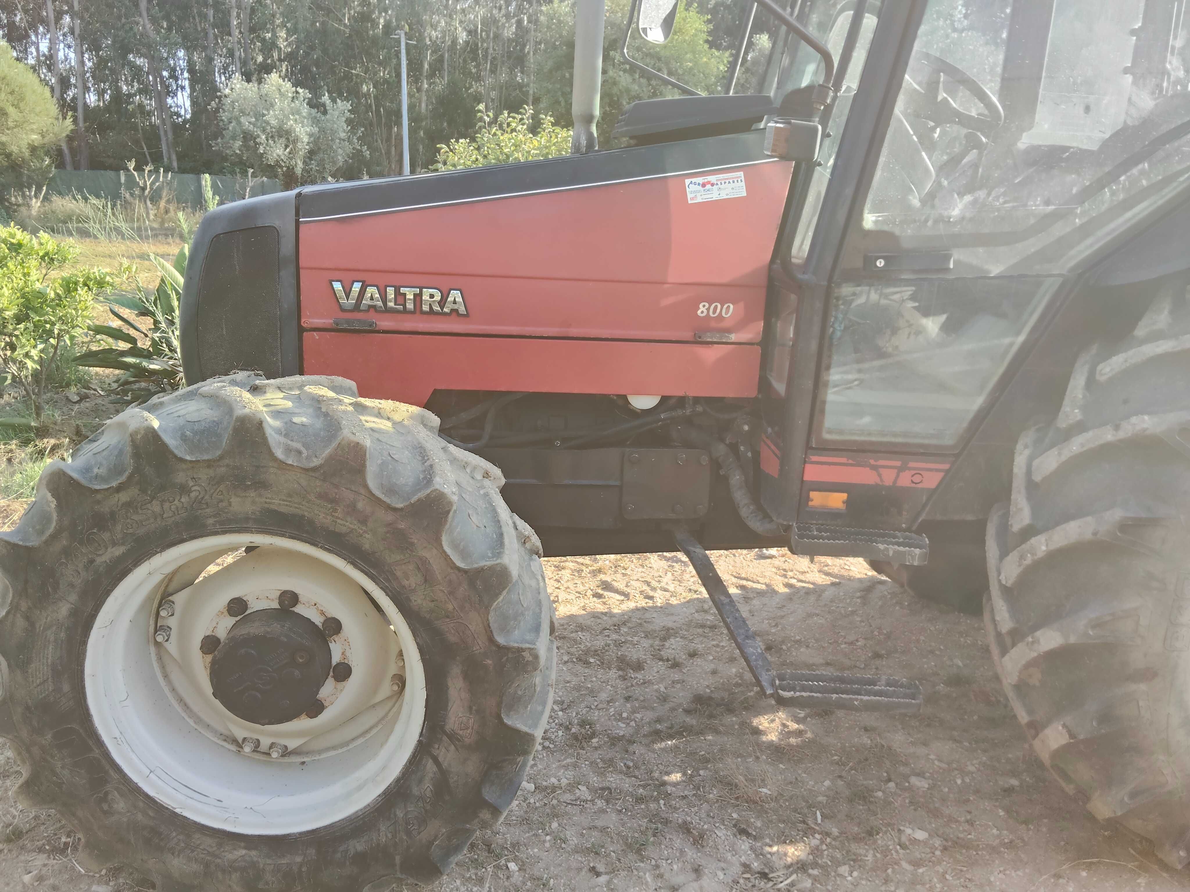 Trator Valtra 800 cabinado