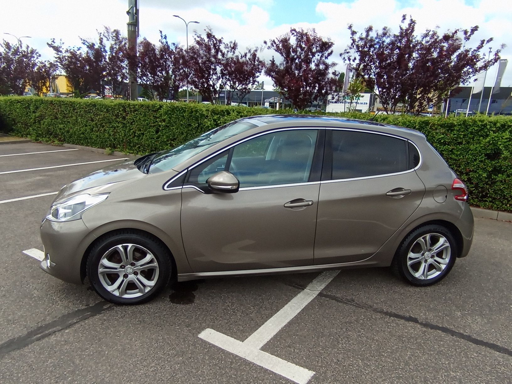 Peugeot 208 allure 2013 rok