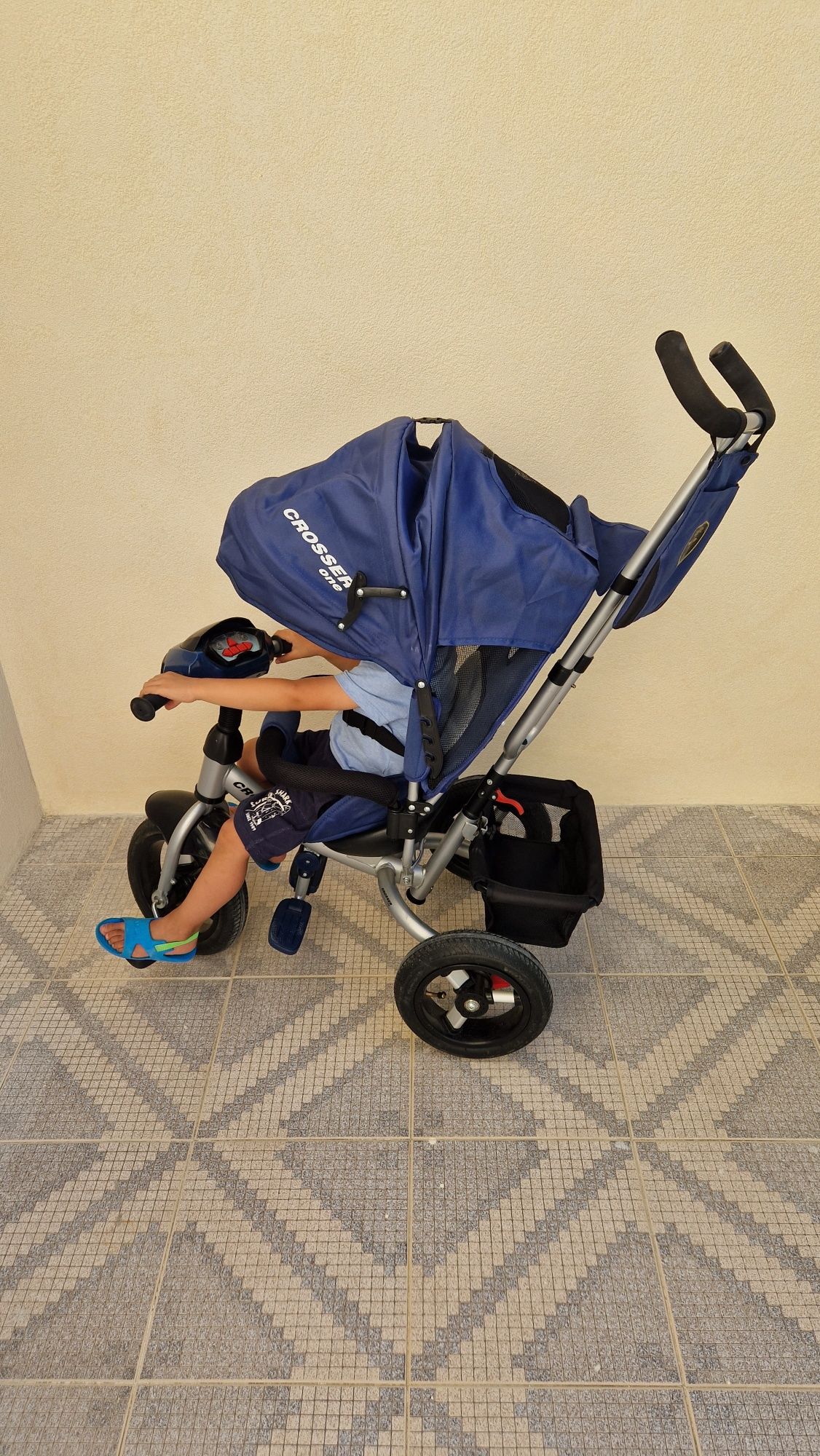 Triciclo com pneu de camera de ar