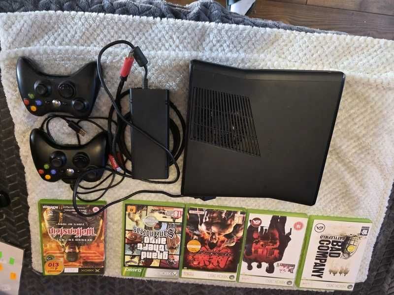Konsola Xbox 360 +2 pady i 150wgranych gier dysk 500GB super stan