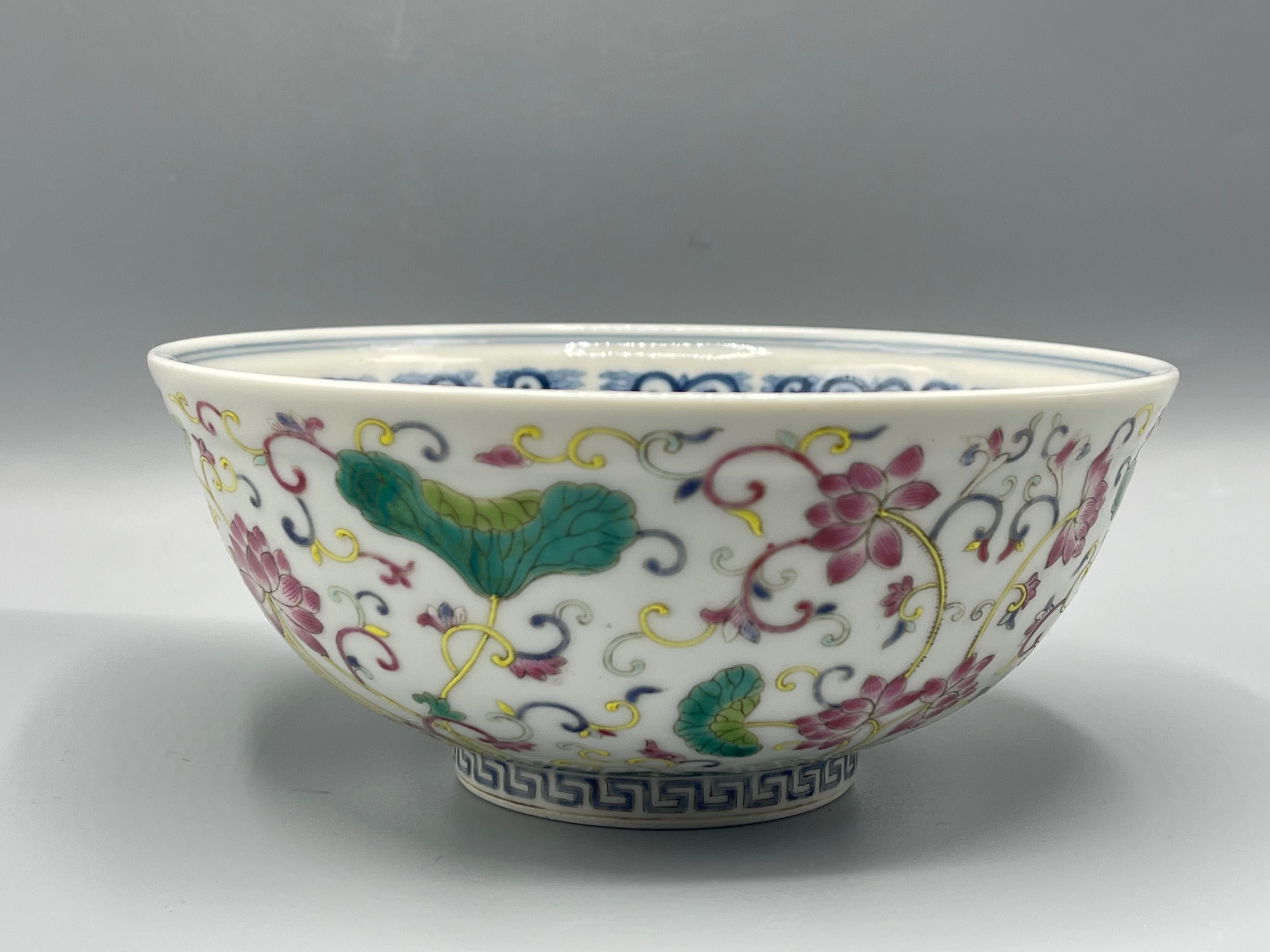 Taça em porcelana chinesa dinastia Qing
