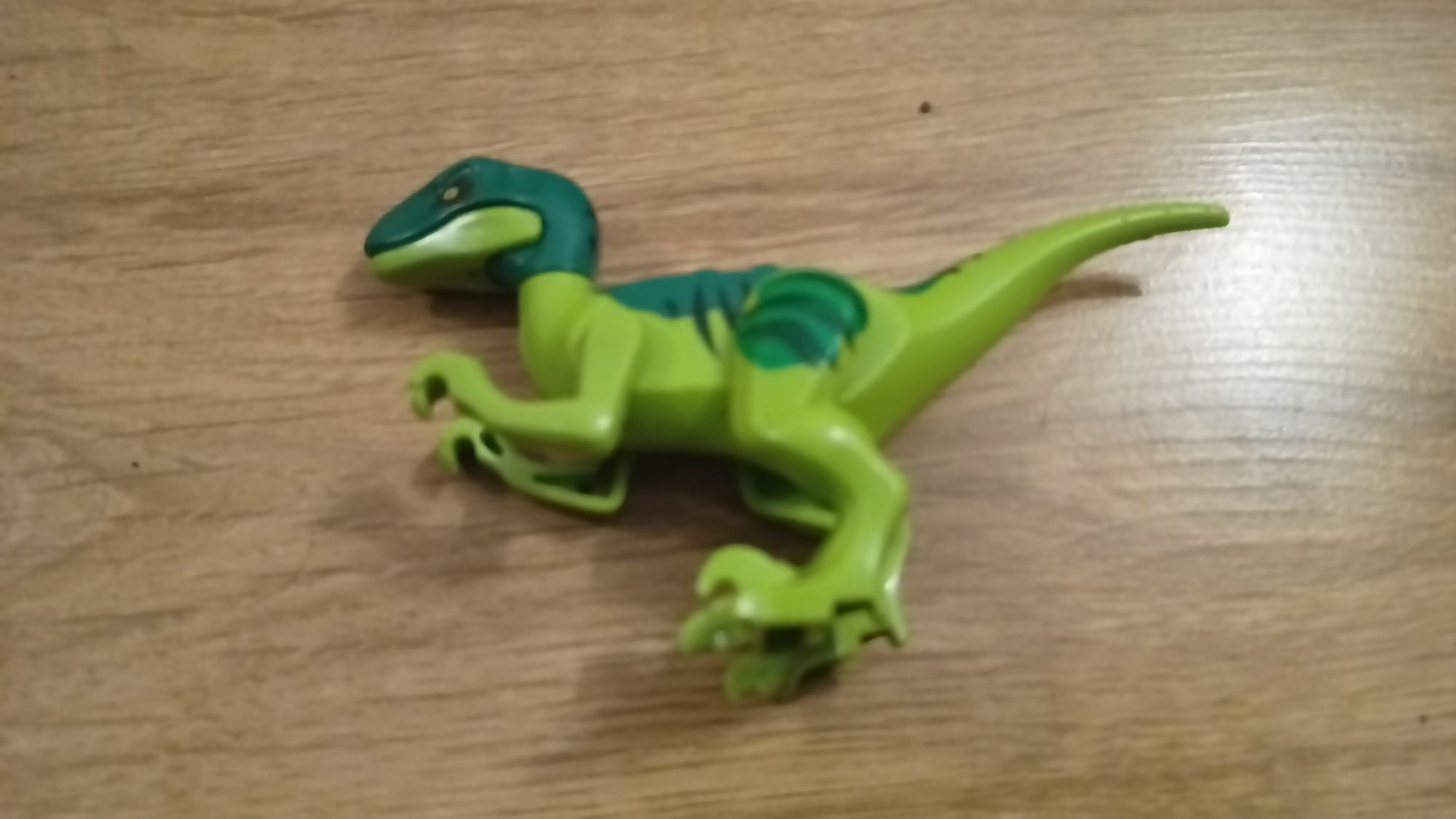 Sprzedam figurkę dinozaura z klocków