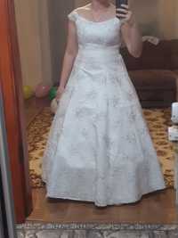 Весільна сукня з кільцями