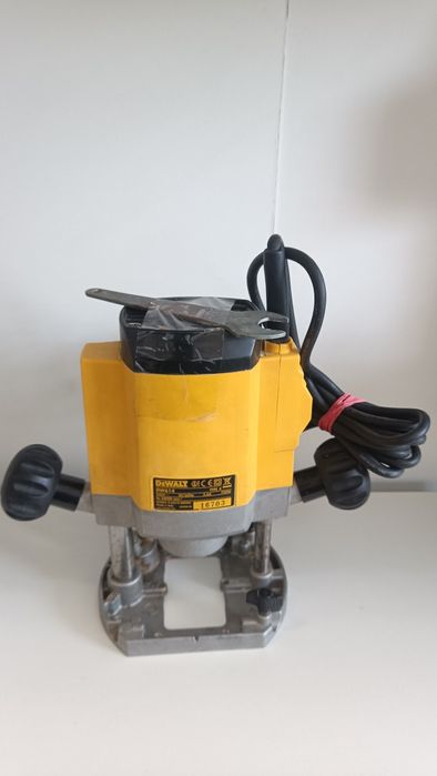 Фрезер DeWalt DW614