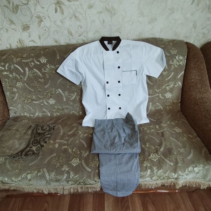 Продам форму для поваров.официантов.работников пекарни.кондитерских!