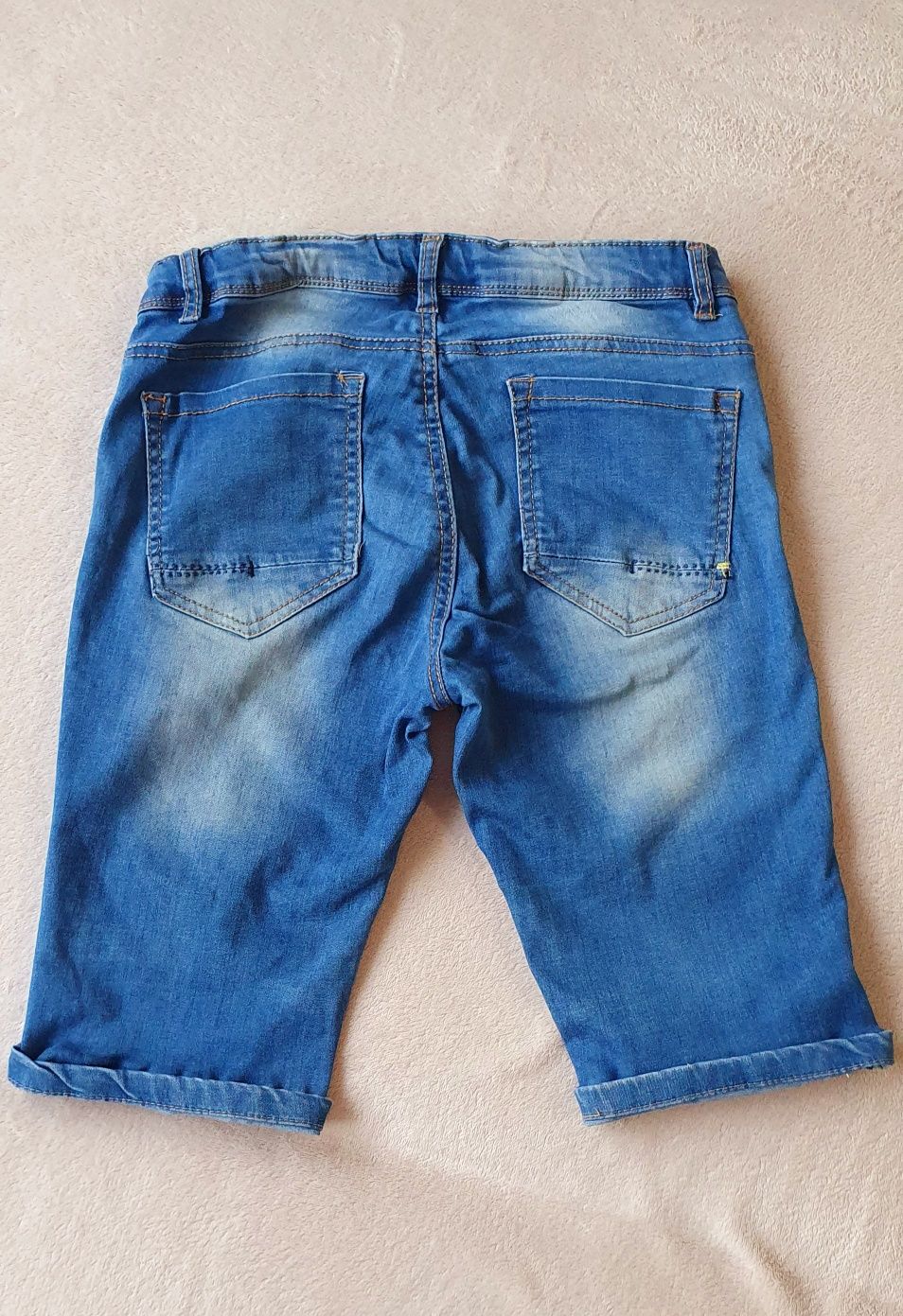 Продам джинсовые шорты для мальчика-подростка.12-13 лет( 152 см)