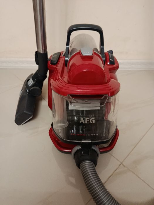 Продам пилосос AEG