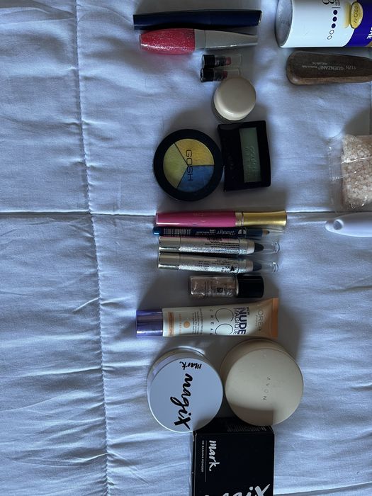 Pack de artigos higiene e maquilhagem