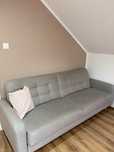 Sofa rozkładana szara na nóżkach