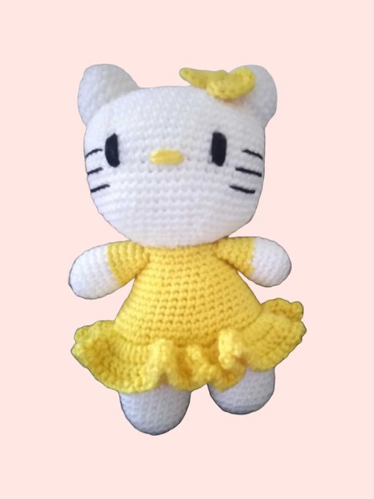 Peluche Gatinha em croché (inspirado na Hello Kitty)