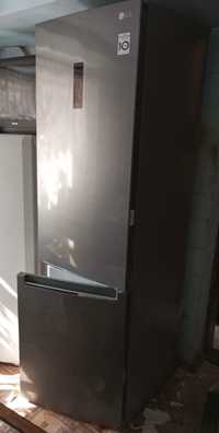 Холодильник LG (сірий)