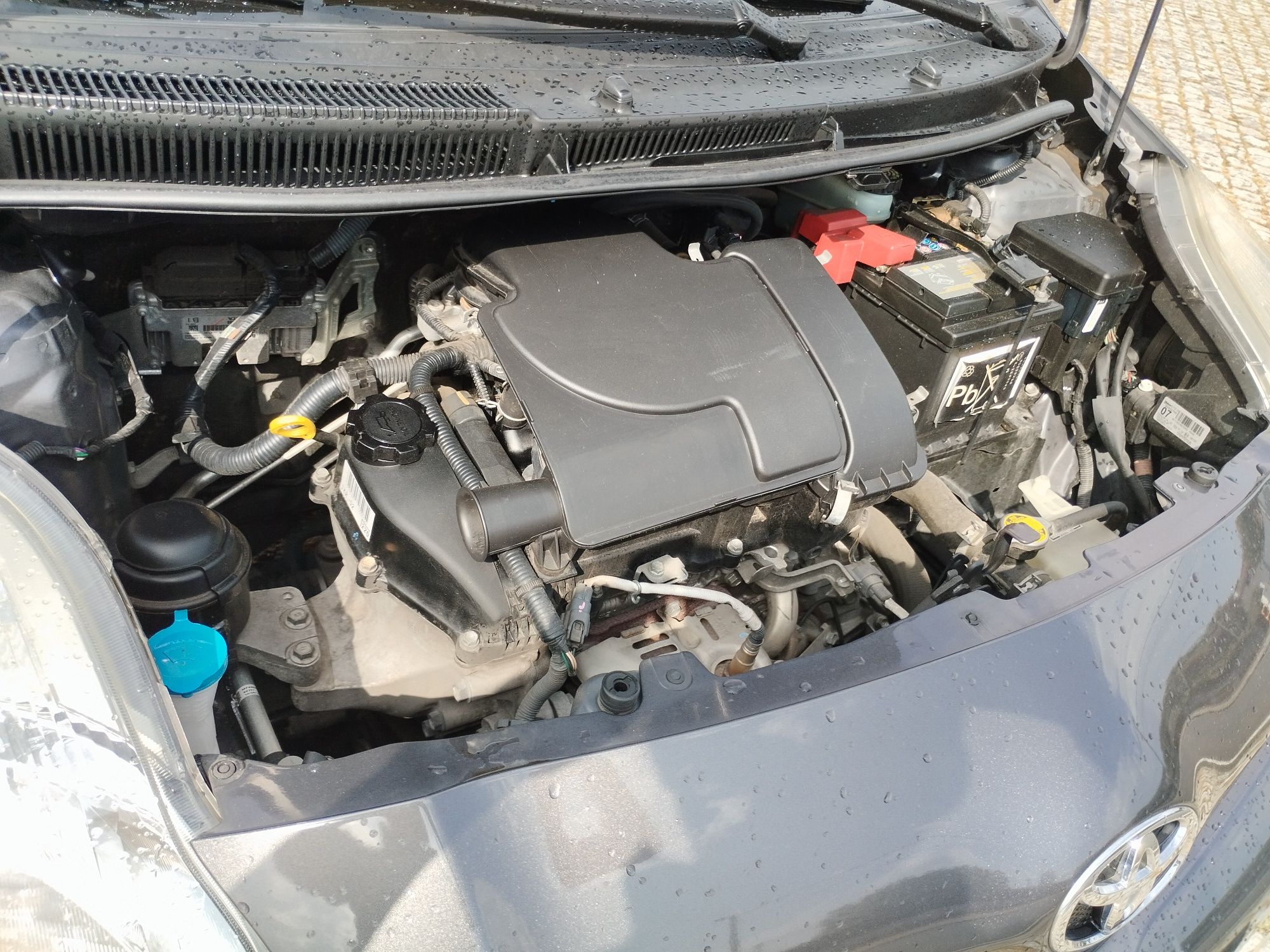 Toyota Yaris1.0-gasolina112.000km-jantes-sensores,etc-só quem quer bom
