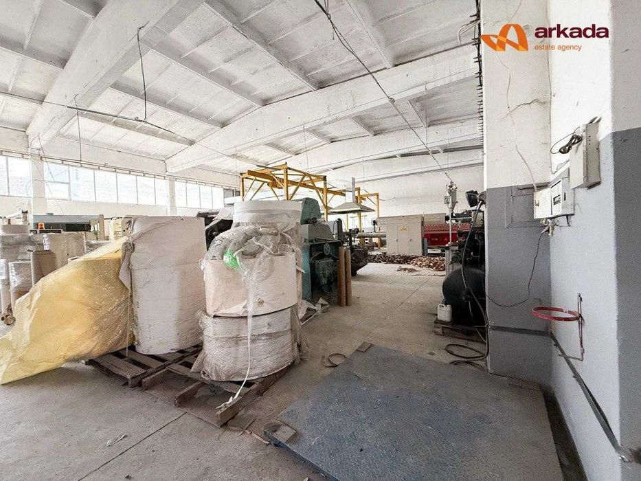 Пропонується до продажу виробничо - складський комплекс.