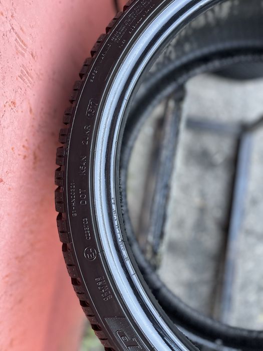 Шини 235/35 r19 зима Dunlop