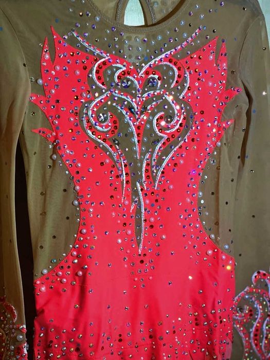 Продам (або здам в оренду) гімнастичний костюм для виступів.