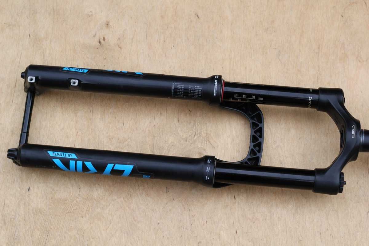 Вилка RockShox Lyrik Ultimate RC2 - 29 Boost 15x110 DebonAir