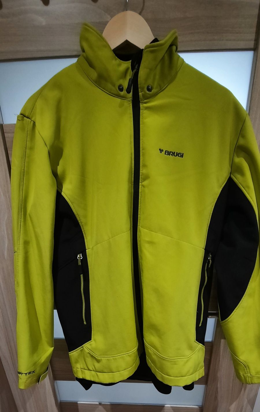 Kurtka softshell firmy Brugi.