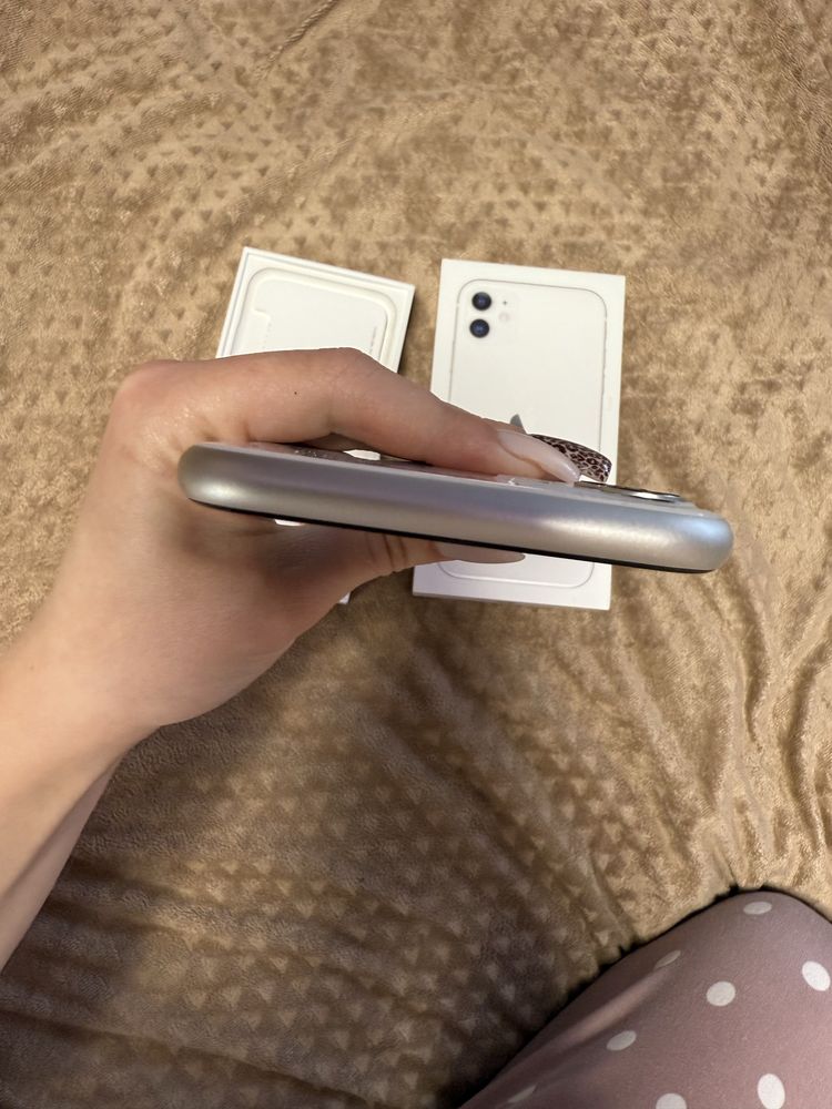 Продам iPhone 11