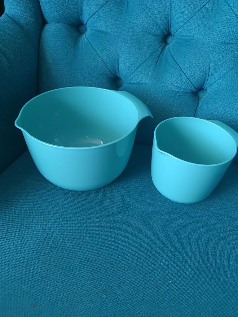 Miski 2 szt  20 cm 13 cm plastikowe z uchwytem i lejki gratis foremka