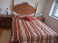 Cama de madeira usada