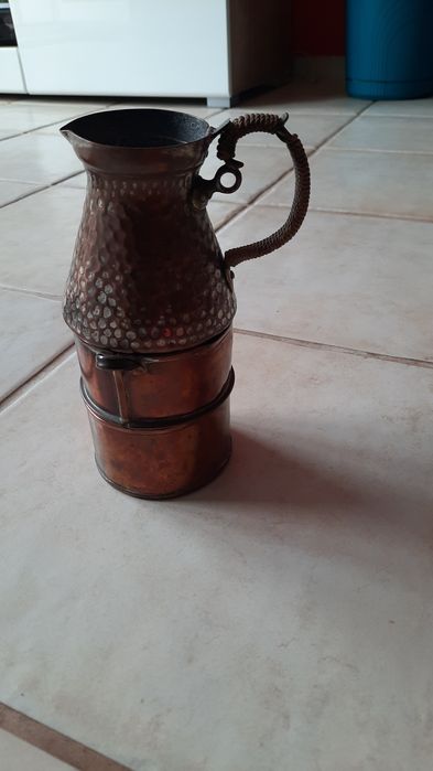 Dzbanek I podgrzewacz do kawy chyba tak mii się  wydaje