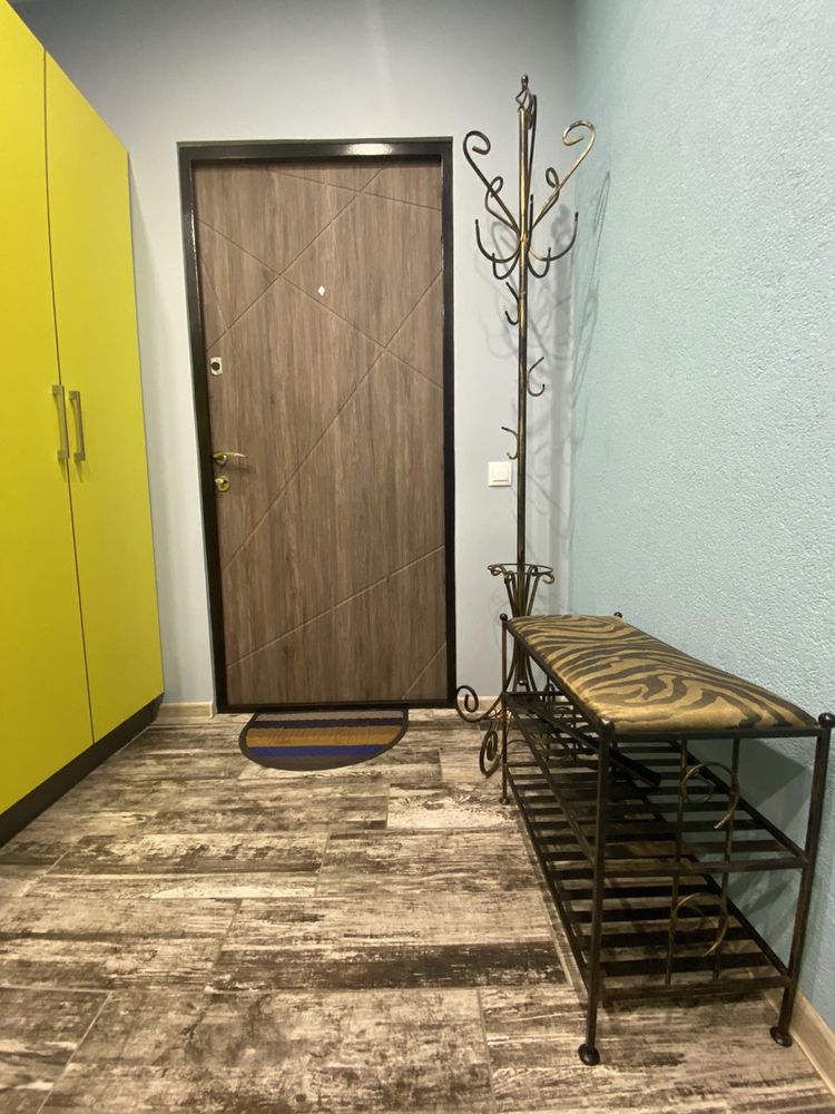 Посуточно квартира в новом доме с панорамой. Круг, вокзал.