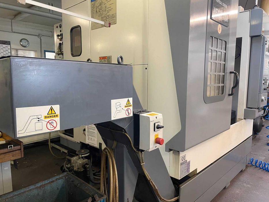 Фрезерний ЧПУ обробний центр MAZAK VCN 410A, в наявності.