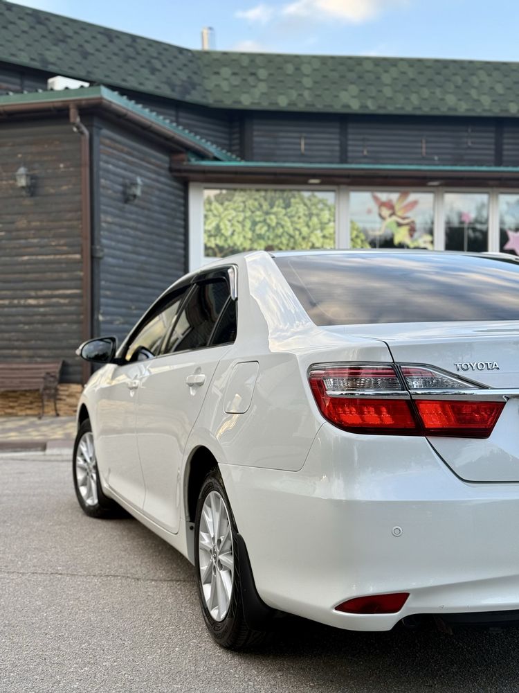 Продам официальную Toyota Camry 2015года