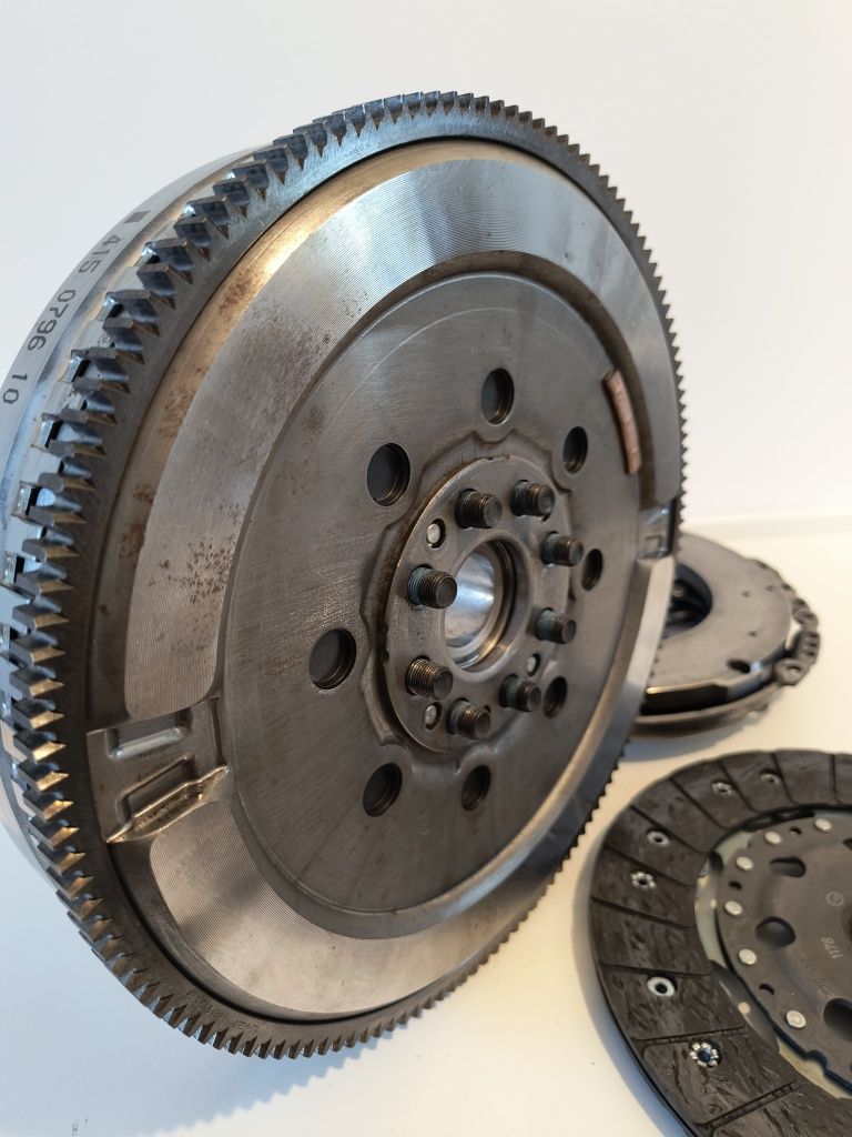 Маховик(зчеплення)Комплект LUK 415 0796 10 (1.6 dci) Renault, Mercedes