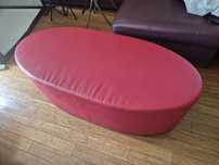 Sofa owalna czerwona z ekoskóry