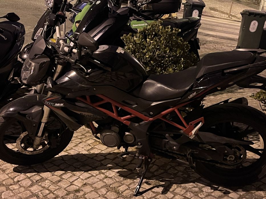 Mota Benelli 125 troco ou vendo