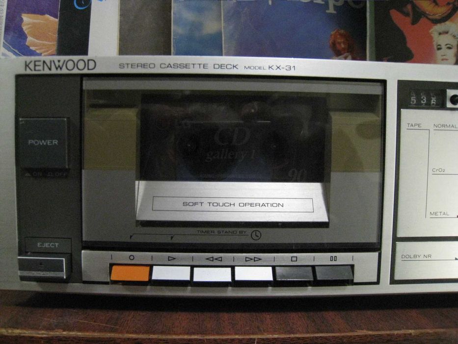 продам кассетную деку Kenwood .