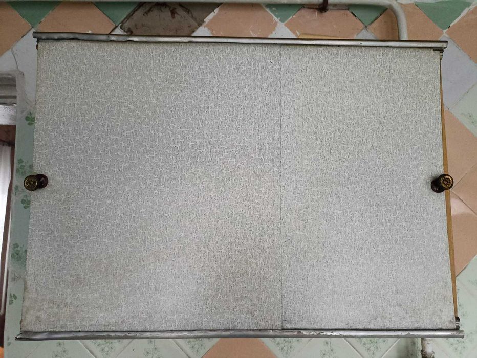 Підвісний сервант із дзеркальцем