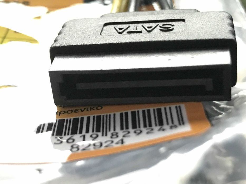 Kabel SATA 15-pin / PCIe 6-pin